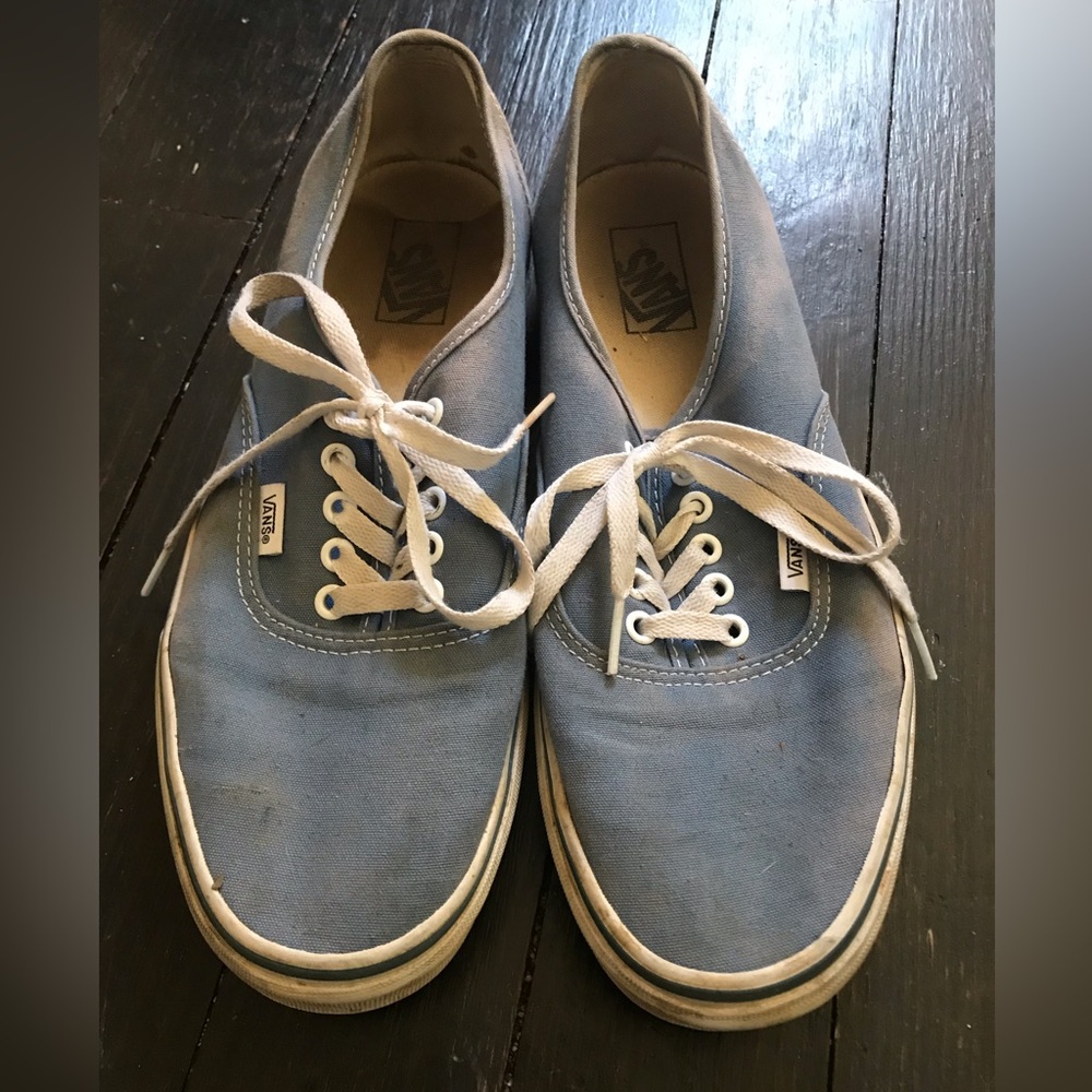 Blue low-top classic vans, M11